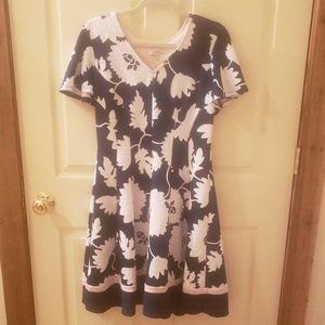 Signature by Robbie Bee Blue & White Floral Dress w/ Light Pink Trim (Medium)